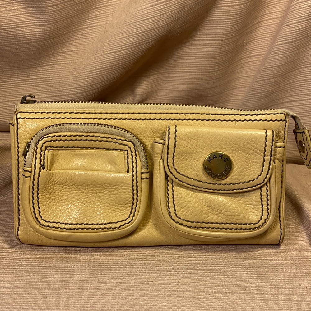 Marc Jacobs GUC leather wallet w/outside pockets